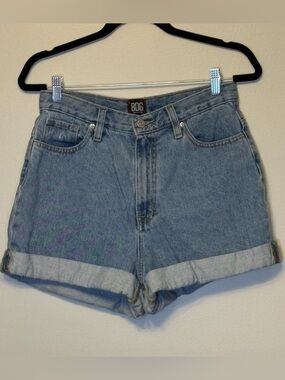 BDG Light Mom High-Rise Rolled Hem Blue Denim Shorts. Size 28 Urban Outfitters